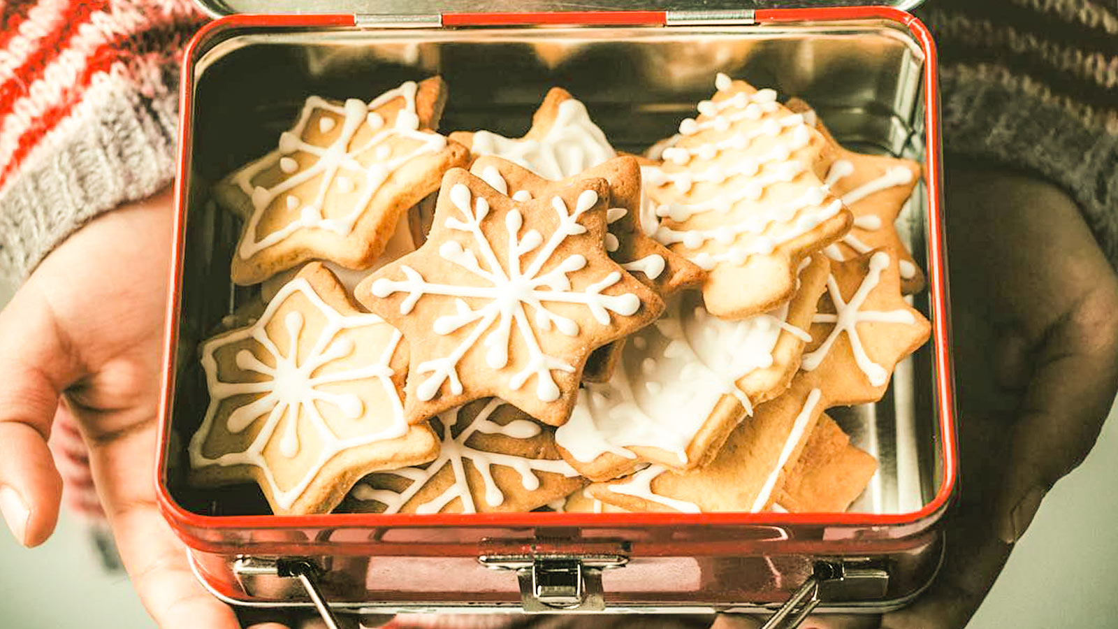 Ricette Natale.Biscotti Di Natale Con Glassa Al Limone Gnamit Il Portale Delle Ricette