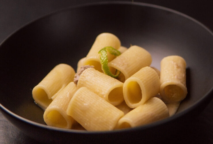 Rigatoni tonno e lime, ricetta fresca ed estiva